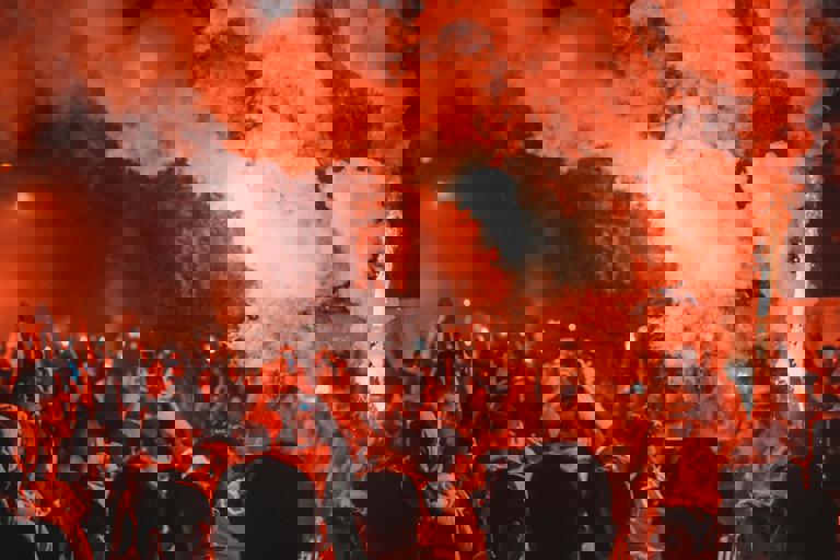 Vecinos protestan por el aumento de ruido nocturno en barrios turísticos